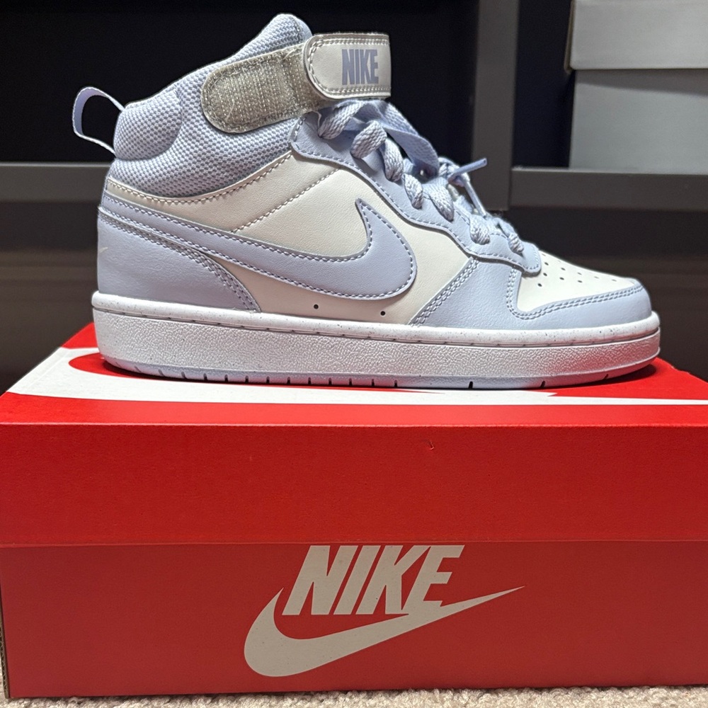 Nike White and Light Gray High-Tops